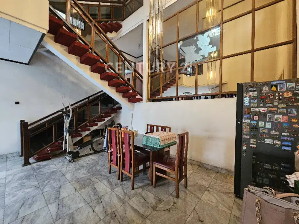 Rumah Mainroad Sutami Untuk Cafe, Kantor Notaris, Praktek Dokter