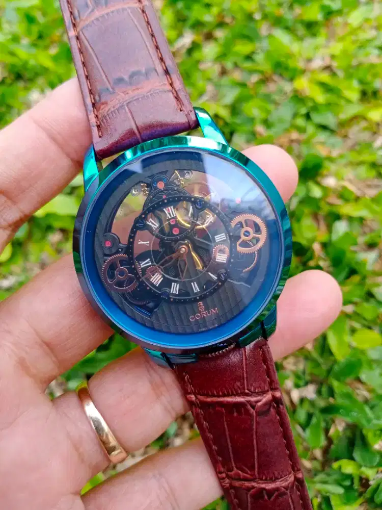 Jam pria Corum automatic