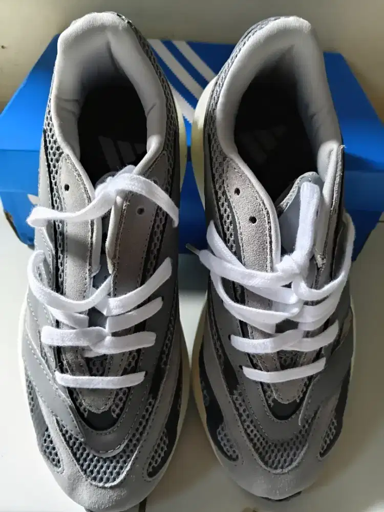 SEPATU ADIDAS made in vietnam