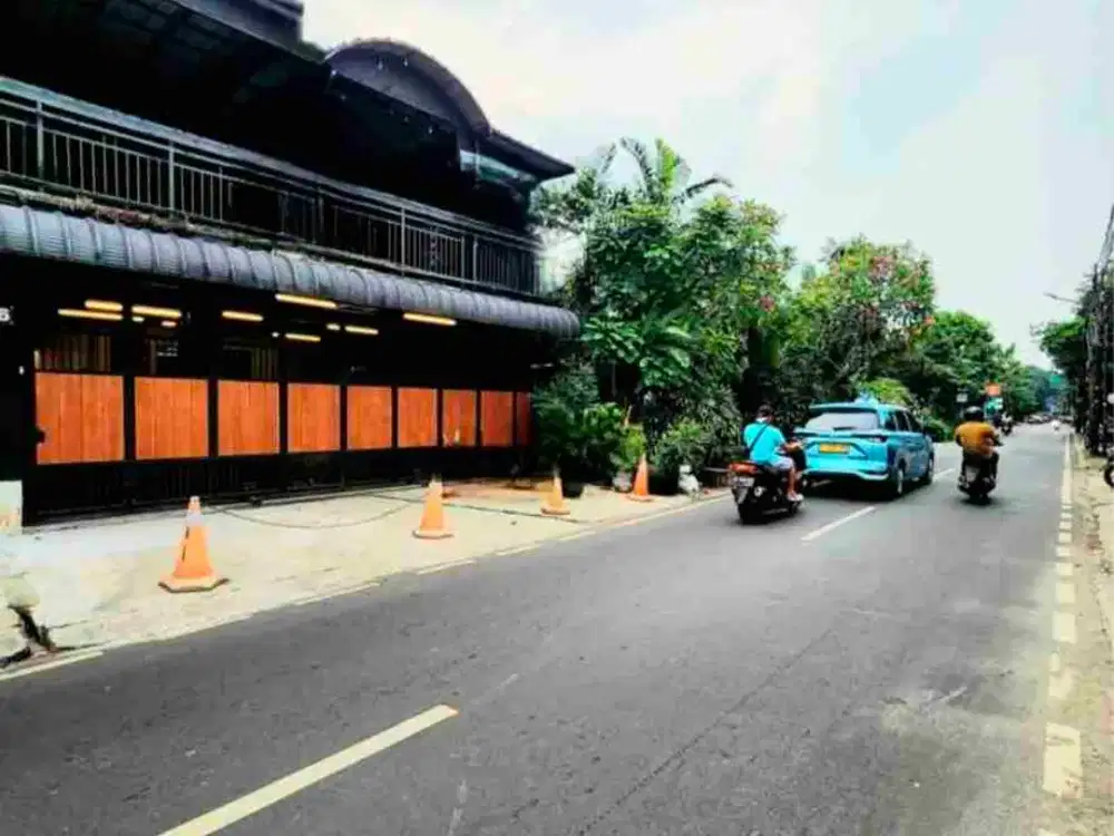 RUMAH USAHA 3 LANTAI DI JATI PADANG, SIAP USAHA