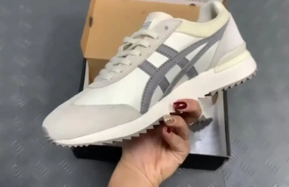 Sepatu Onitzuka 'tiger' model terkini
