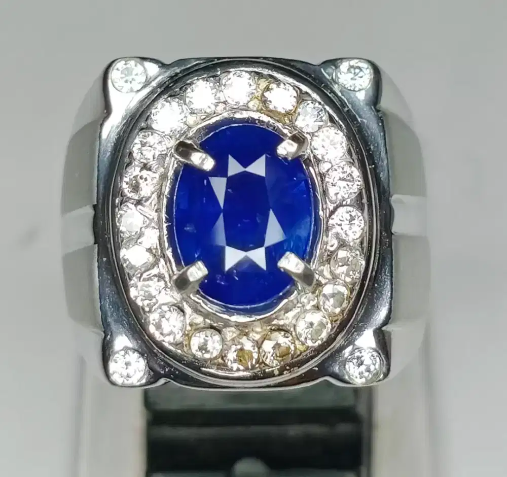 Blue sapphire Ceylon 2,11 crt