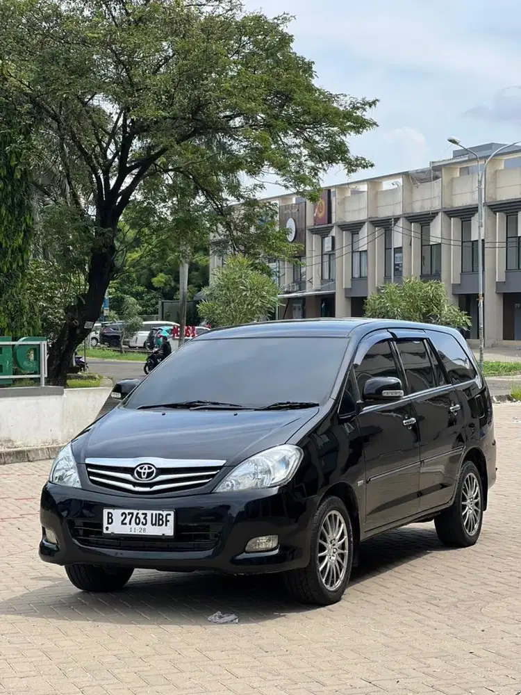 Toyota Kijang Innnova 2.0 V AT 2008 Hitam Metalik