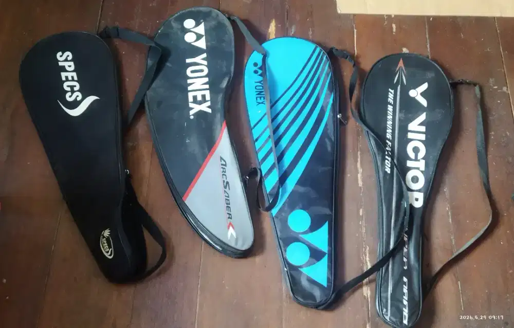 tas raket badminton