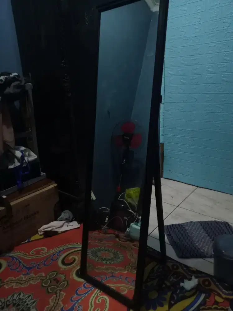 Standing cermin