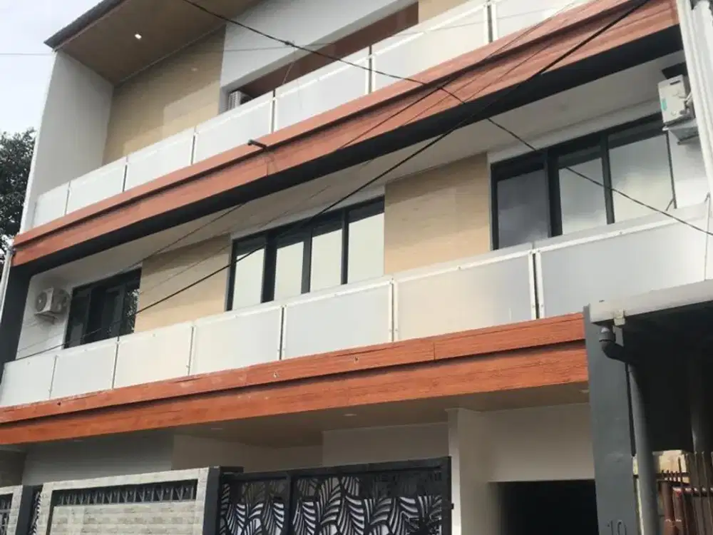 DISEWAKAN RUMAH MEWAH 3 LANTAI CIGADUNG SAYAP DAGO BANDUNG