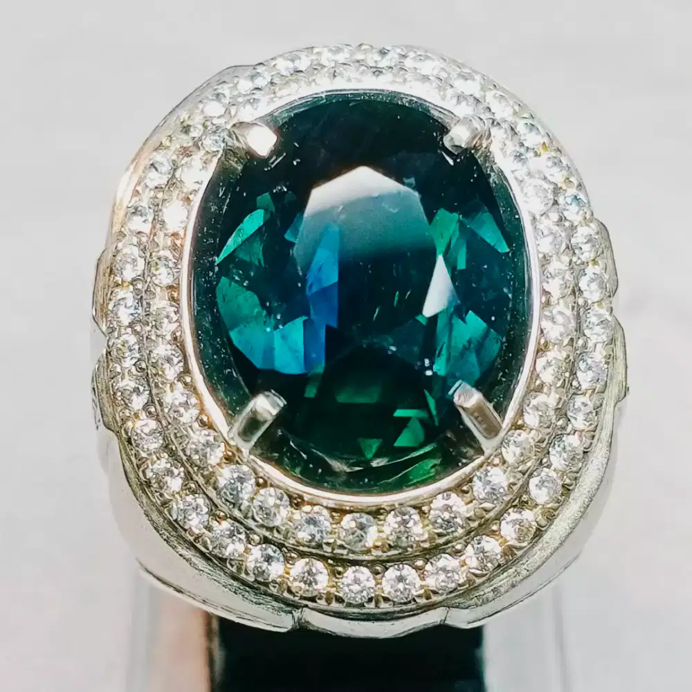 Tri Color Sapphire / Antique Sapphire 8,47 crt
