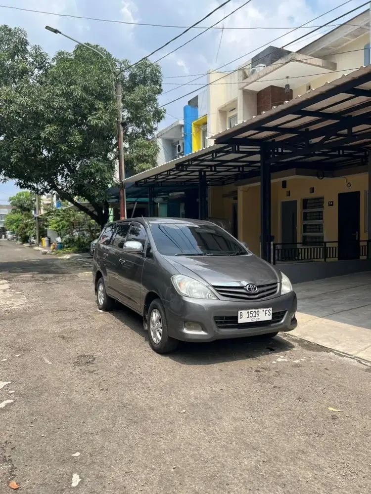 Toyota Kijang Innova 2.0 G Captain Seat 2009 AT Abu Abu Metalik