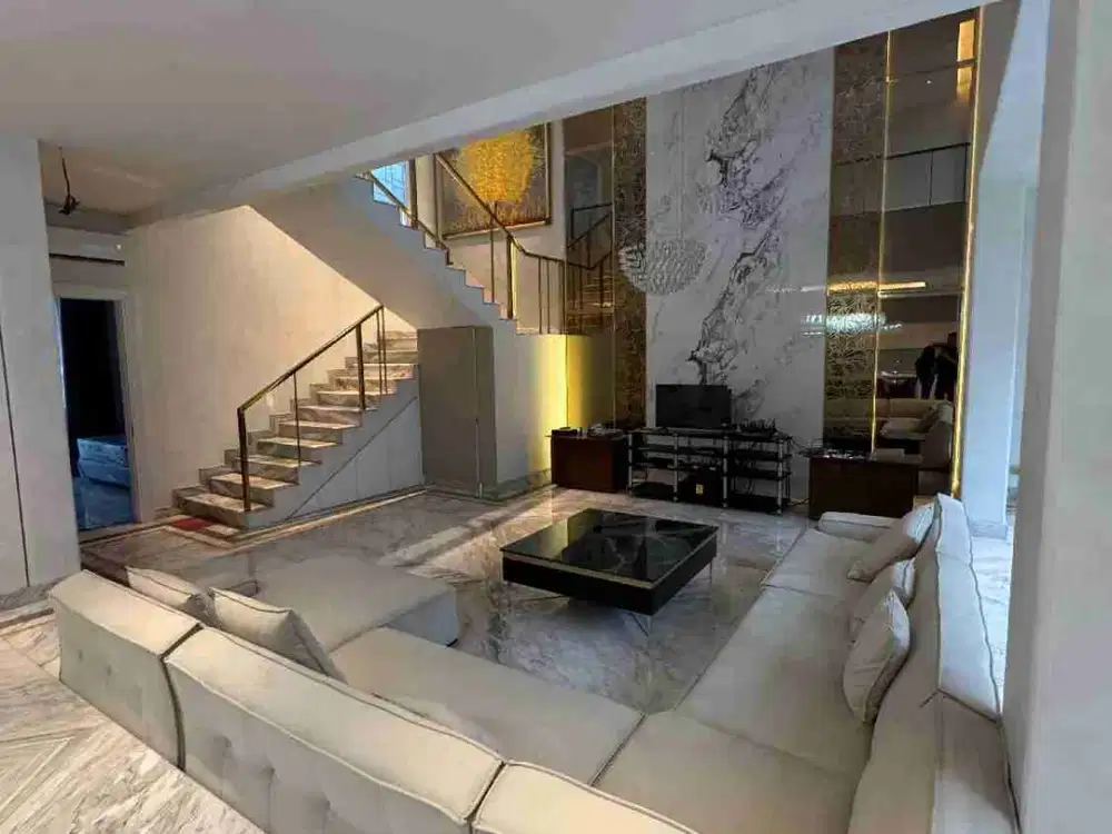 Langka Dijual Rumah Baru Gress Graha Famili Full Marmer Semi Furnished Mewah Ada Private Lift Perumahan Sultan Surabaya Barat