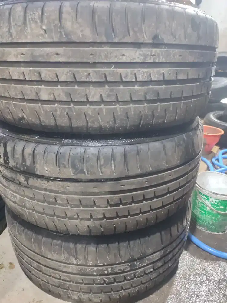 Ban 225/40/19 nik 2025