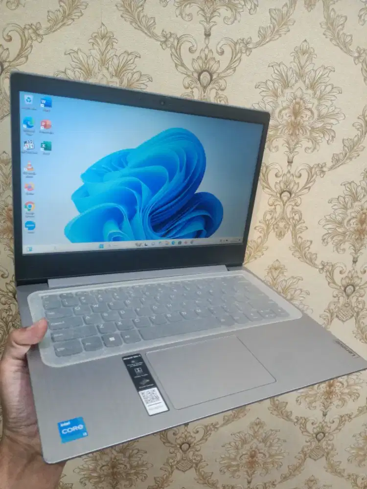 Lactop Ideapad slim 3 Ram 8 NVME 256 mlus unit SM charger saja