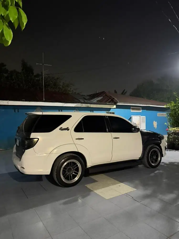 TOYOTA FORTUNER VNT 4x4 2015 METIK DIESEL ,BALAP