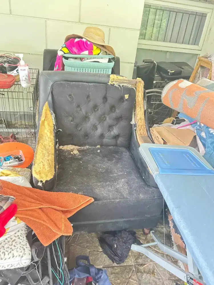 Sofa bekas rusak