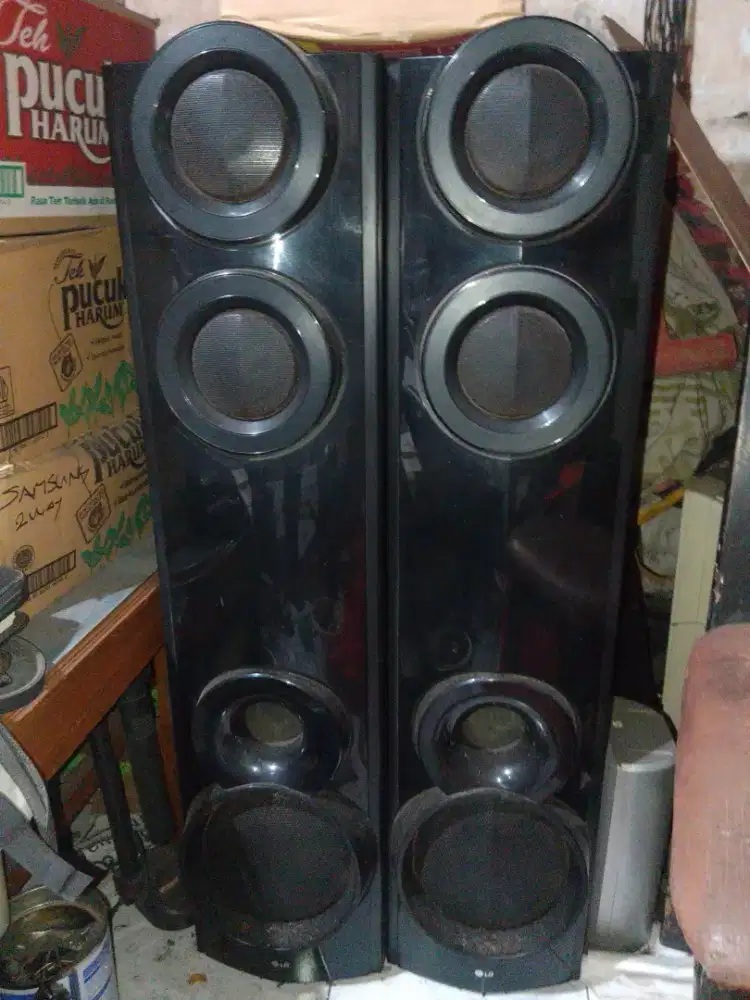 Floor standing Subwoofer 6 in, T 100 cm, with Front & Surround Speaker