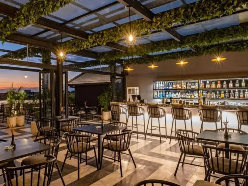 Disewa Restaurant & Rooftop Siap Operasi Area Prime di Petitenget Seminyak
