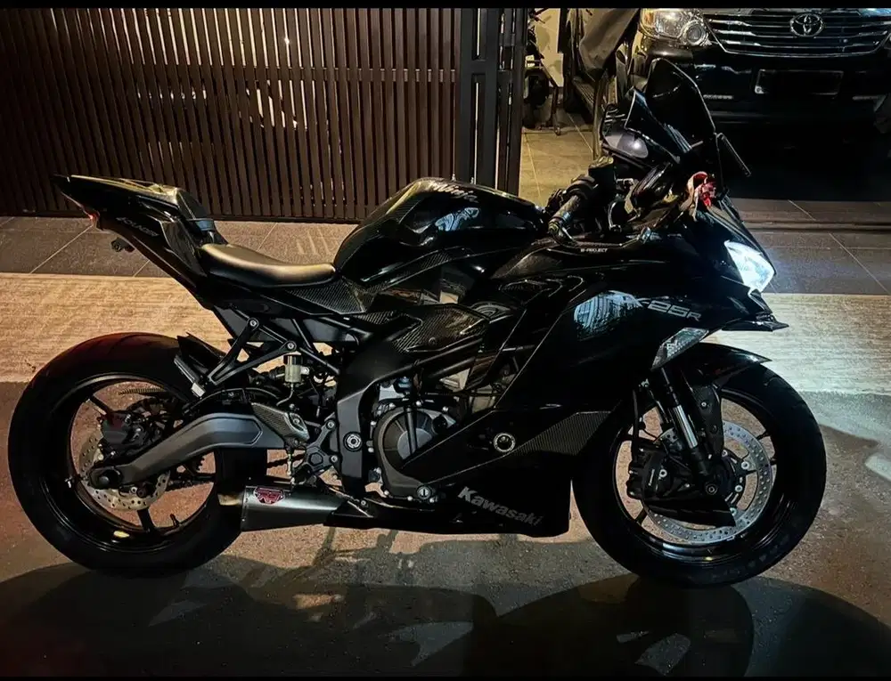 Di jual santai ZX 25 R tipe standar 2020 non abs Hitam