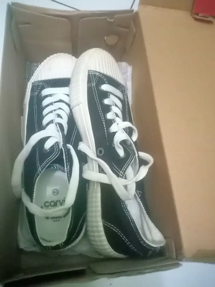Jual sepatu sekolah merk carvil  baru baru di pake 2 kali pemakaian