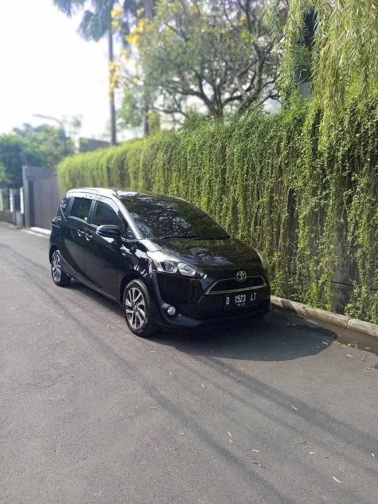 Toyota sienta V 1.5 automatic 2017
