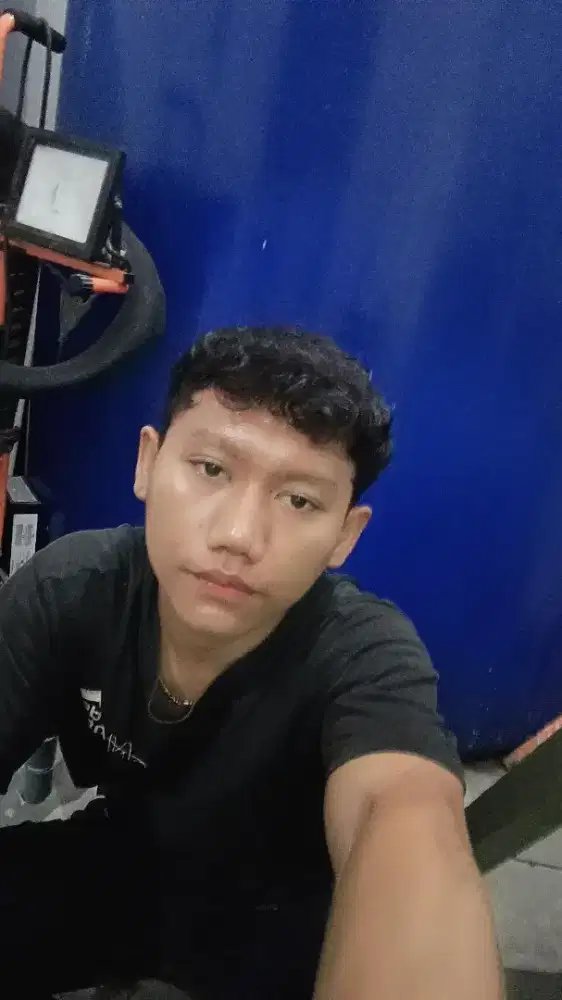 Mencari pekerjaan angkat angkat barang