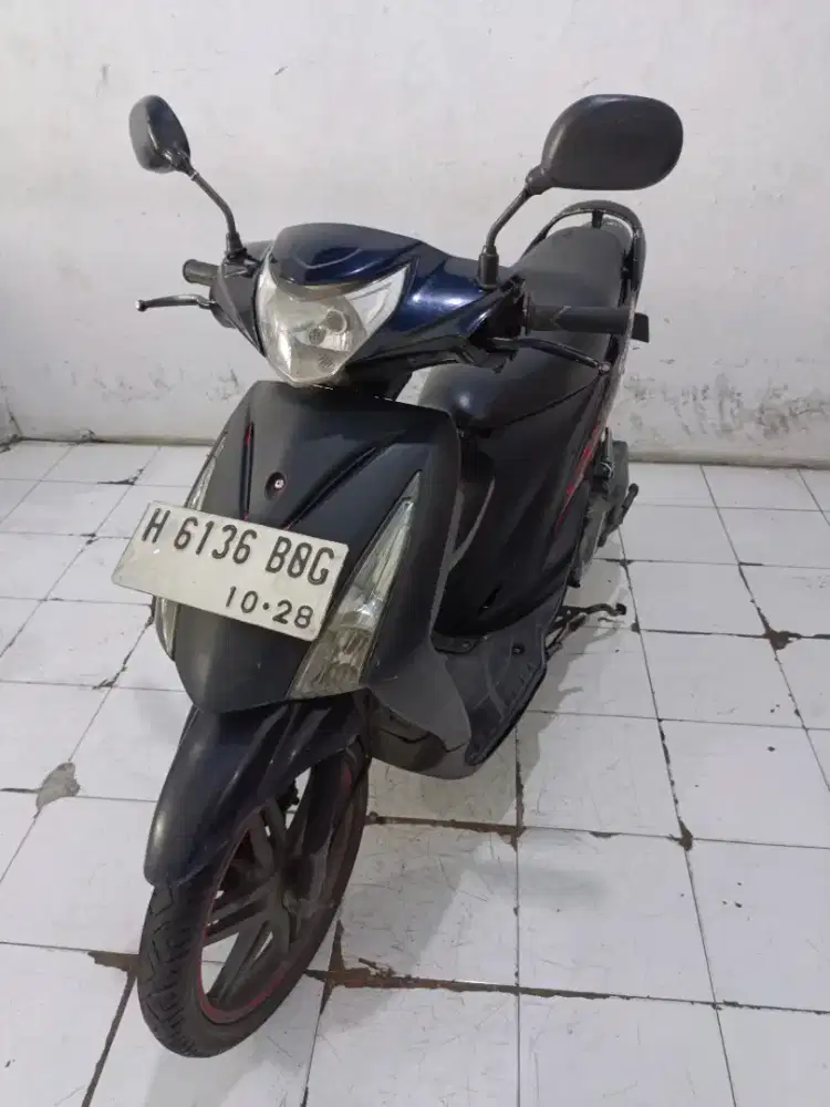 suzuki spin 2011 hitam