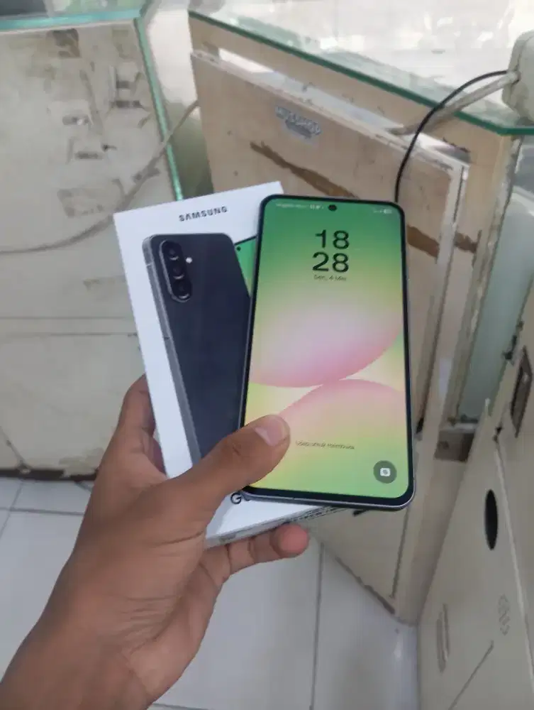 Samsung galaxy a56 5g 12/256 gb  garansi aktif 1 tahun 5 hari pakai