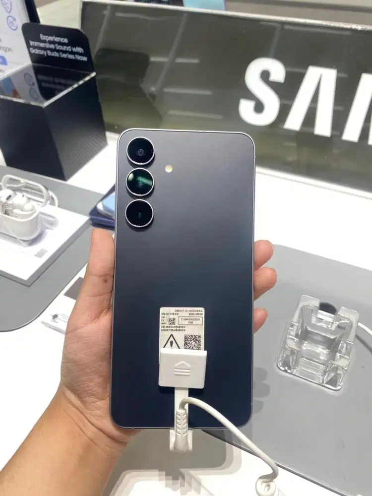 SAMSUNG S25 FE NEW