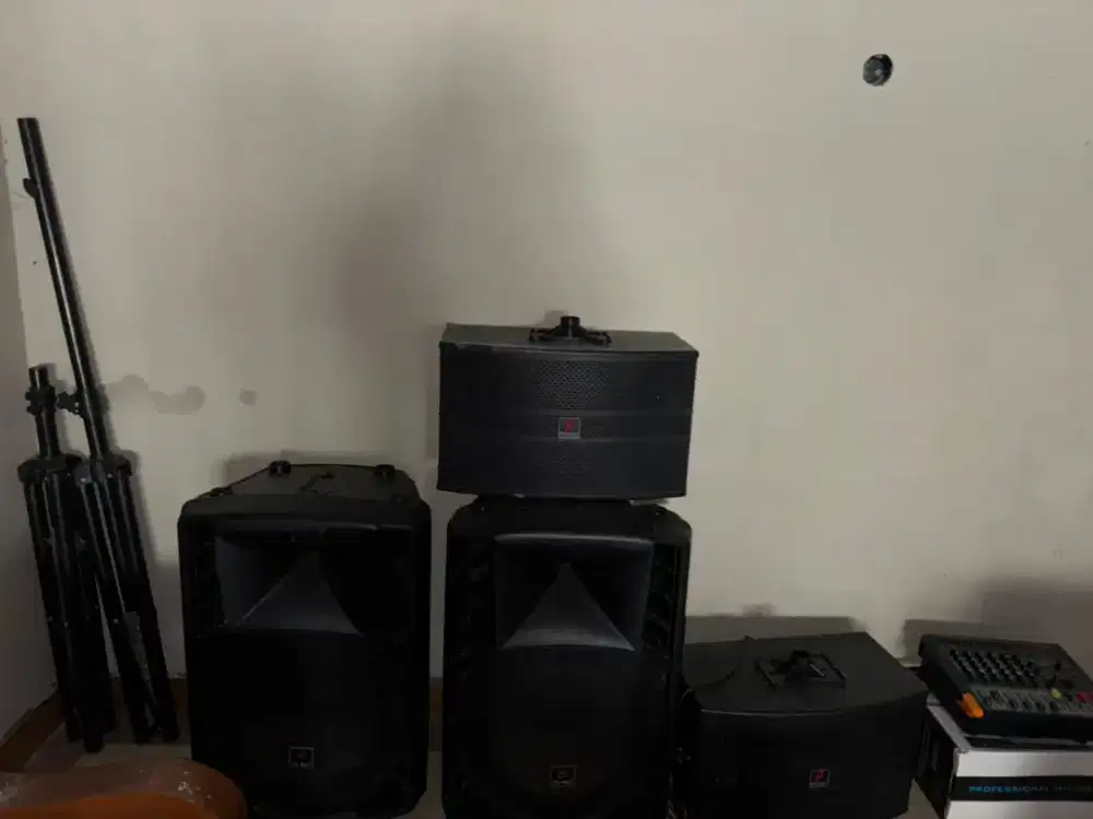 Dijual cepat salon+ampli player+mic