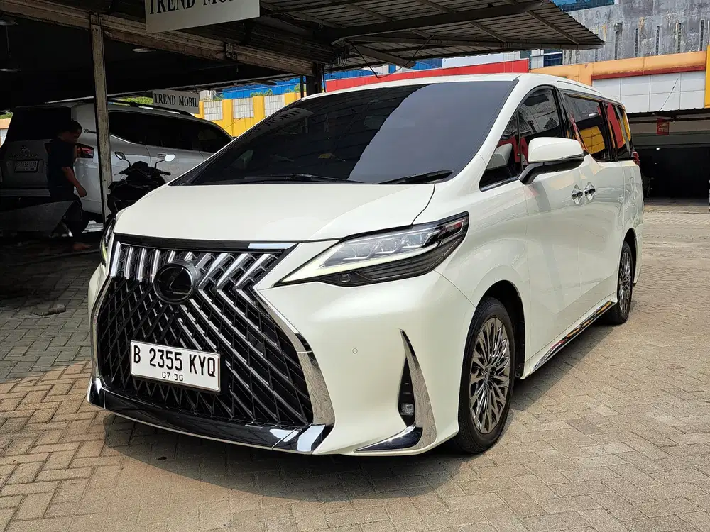 LEXUS LM350 7 SEATER 2023