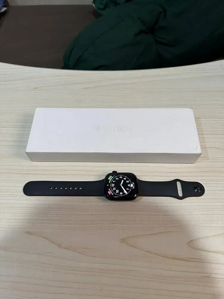 Apple Watch Series 11 46mm Jet Black - Strap Hitam S/M