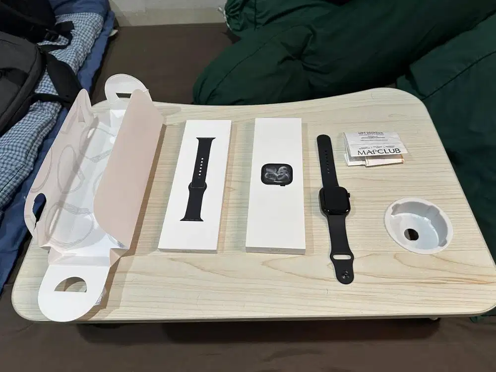 Apple Watch Series 11 46mm Jet Black - Strap Hitam S/M