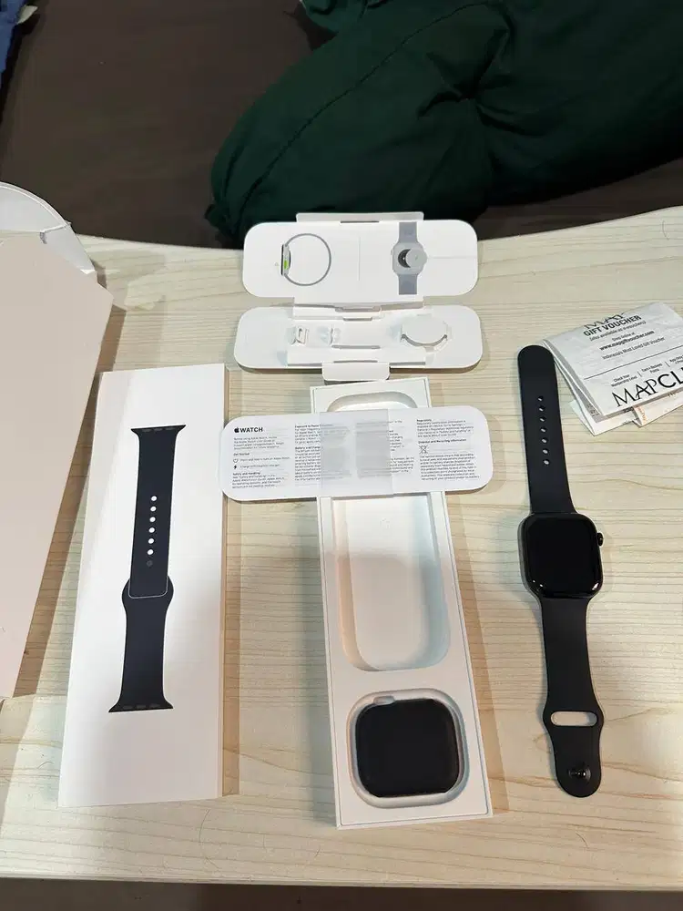 Apple Watch Series 11 46mm Jet Black - Strap Hitam S/M