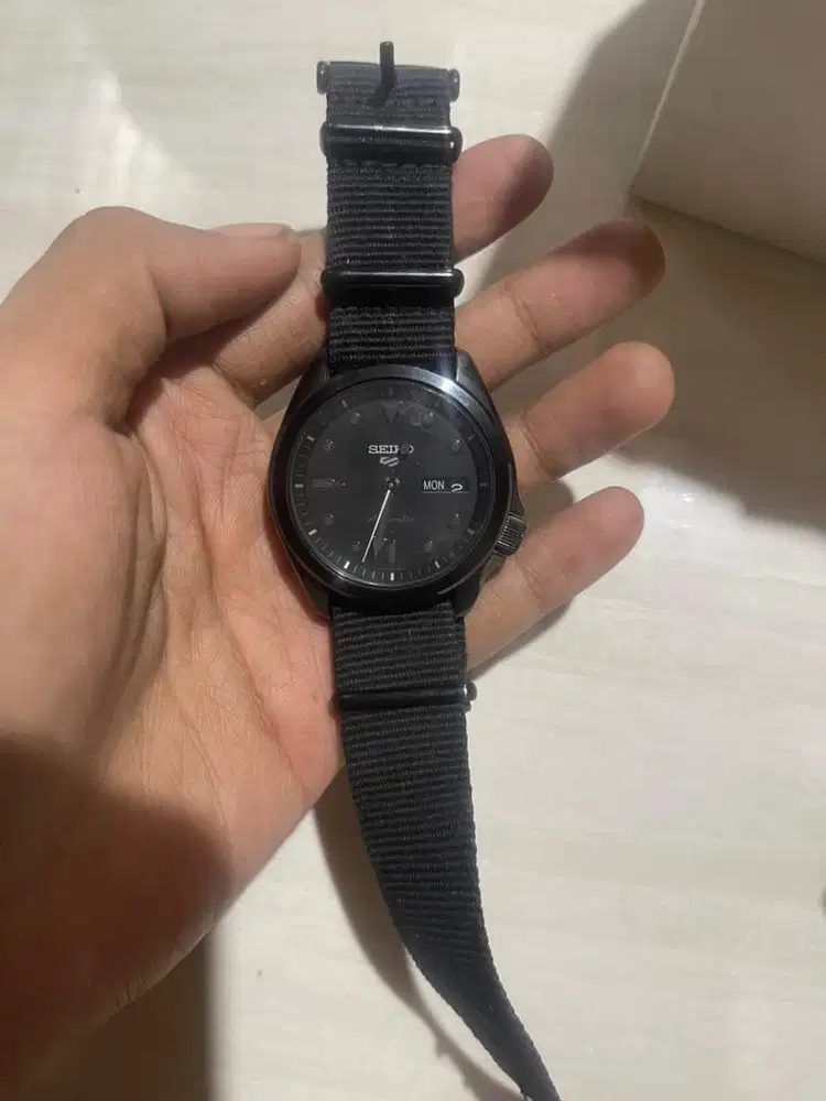 seiko 5 sports SRPE69K1