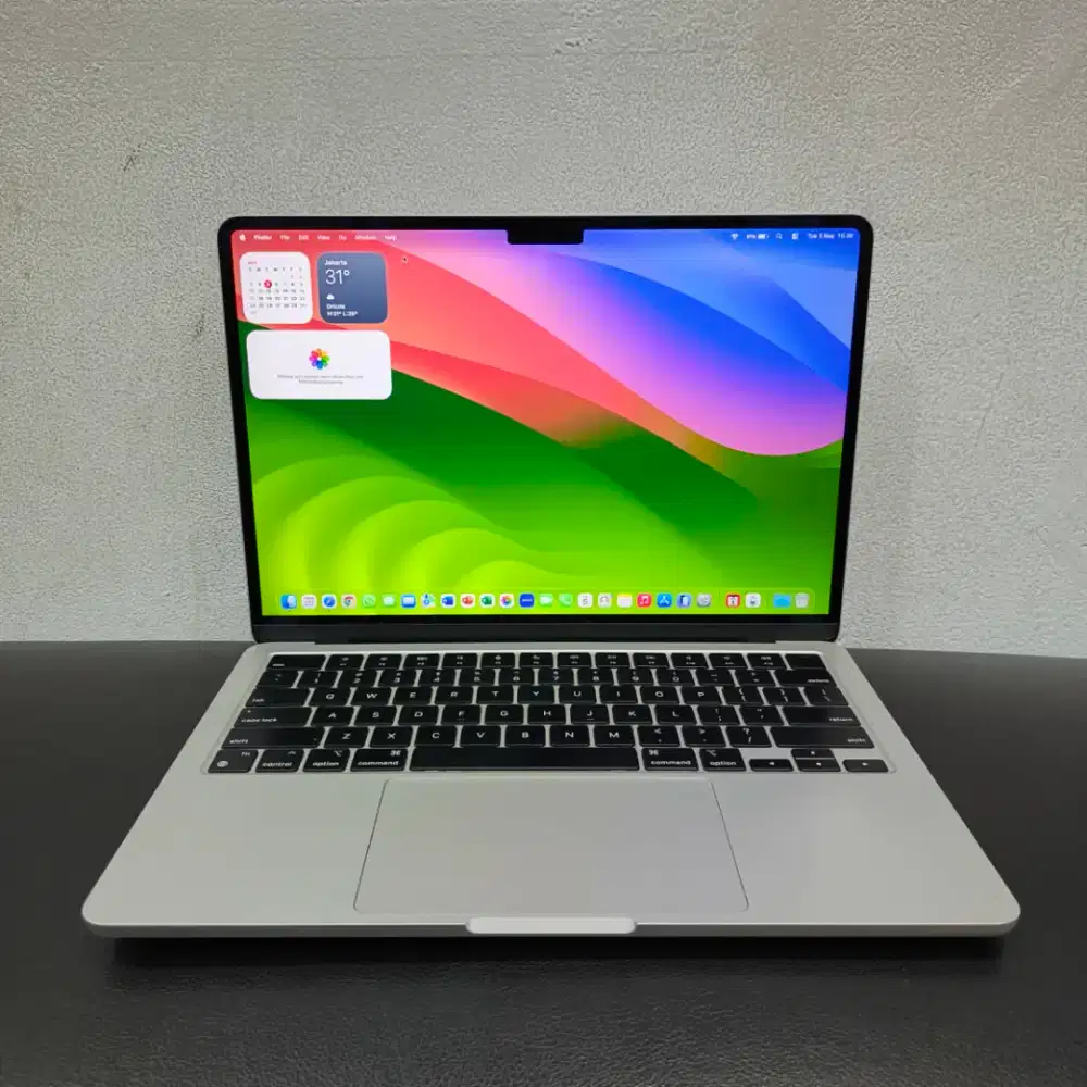 Macbook Air Retina 13,6 inch 2022 Chip M2 RAM 8GB SSD 256GB ( Second )