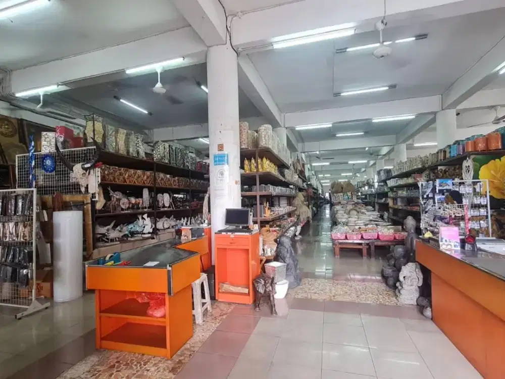 Gedung 4 Lantai luas tanah 2700m2 Disewakan, di Kerobokan
