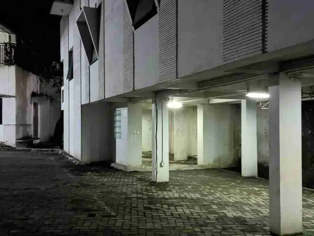 Jual Ruko 3,5 Lantai di Kebayoran Baru Parkir Luas SHGB