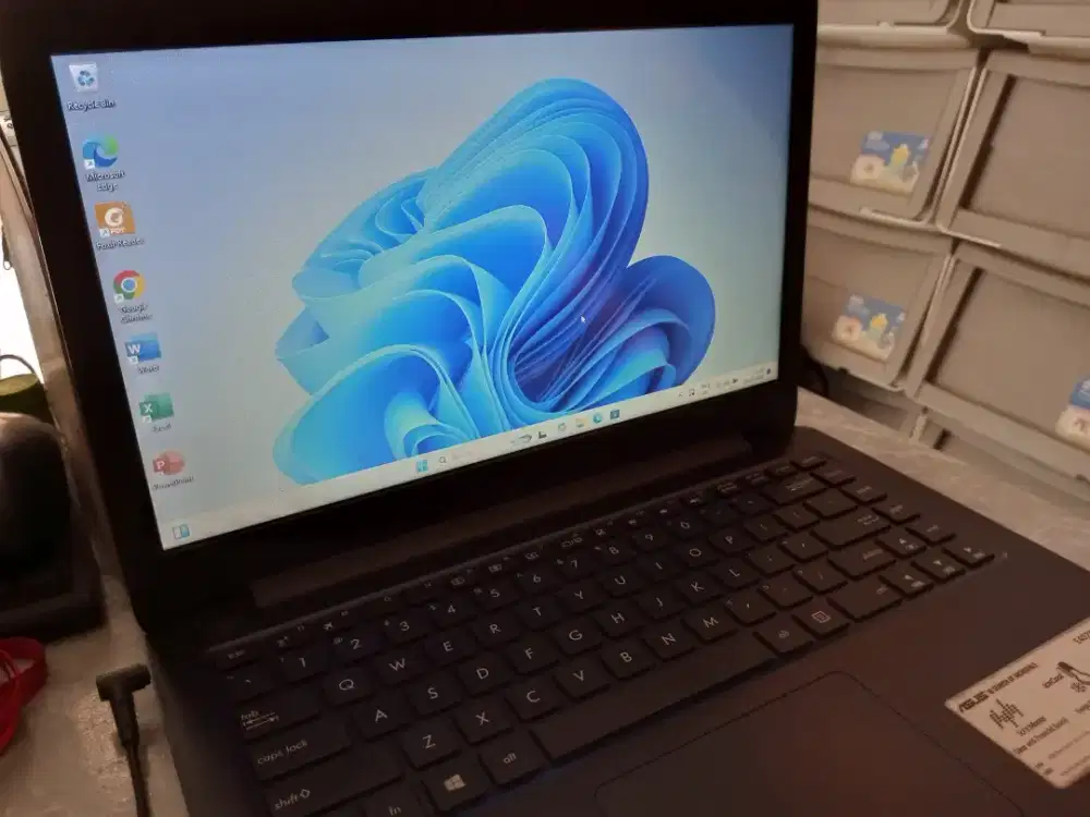 Laptop ASUS E402Y