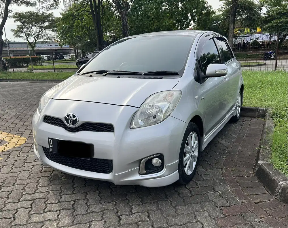 Toyota Yaris E AT 2012 Silver