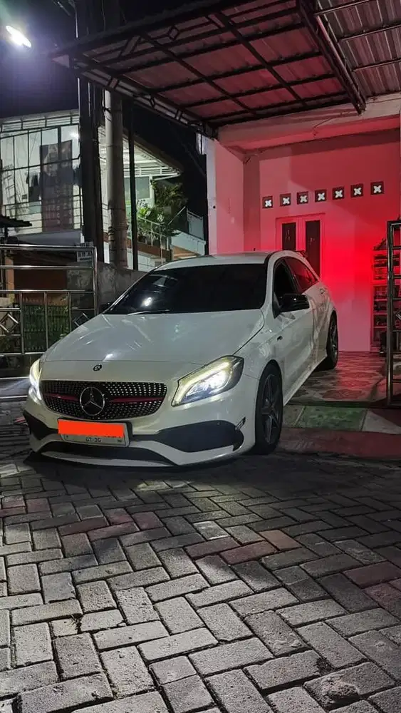 (Dijual cepat) Mercedez benz A200 HB 2015