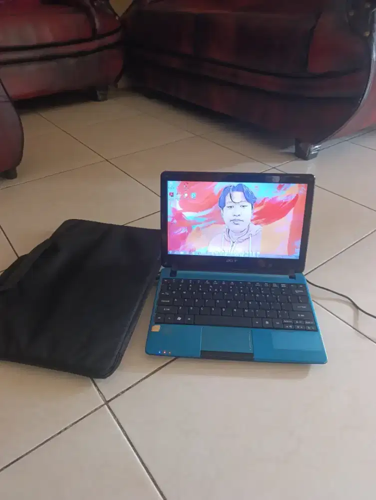 Laptop Acer Aspire one 722 Tipis & layar 12in msh normal digunakan