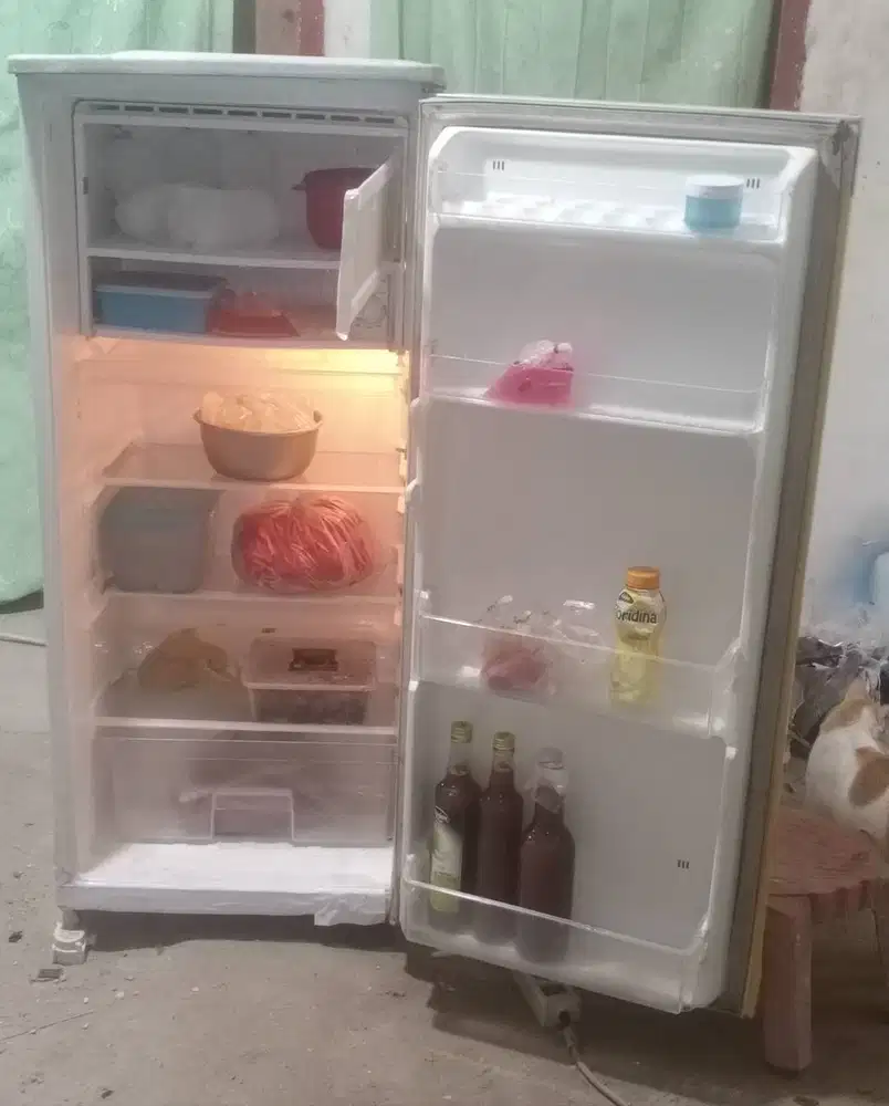 Kulkas 1 pintu SHARP DAUBLE FREEZER. Mesin original pabrik belum rusak