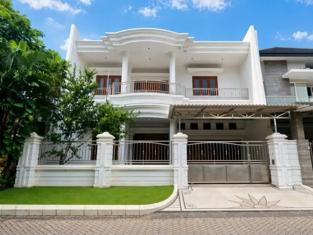 Rumah Villa Royal, Pakuwon City Strategis • Siap Huni