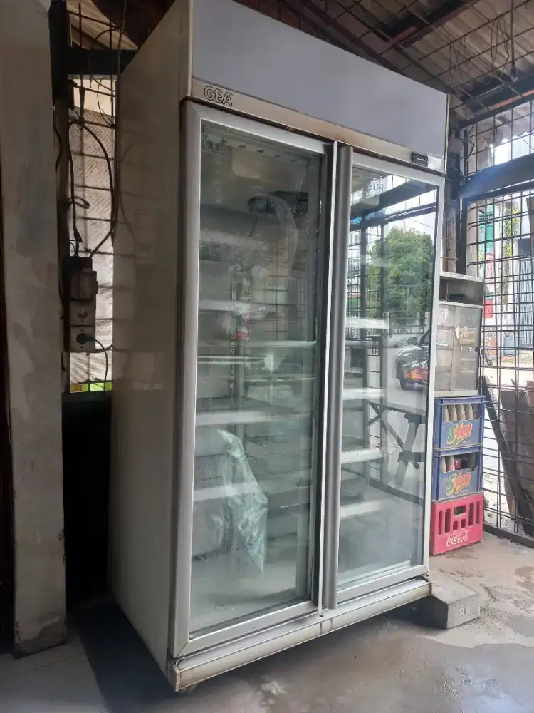 Kulkas showcase 2 pintu merk gea second
