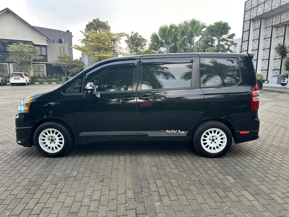 Toyota Nav1 2013 Bensin