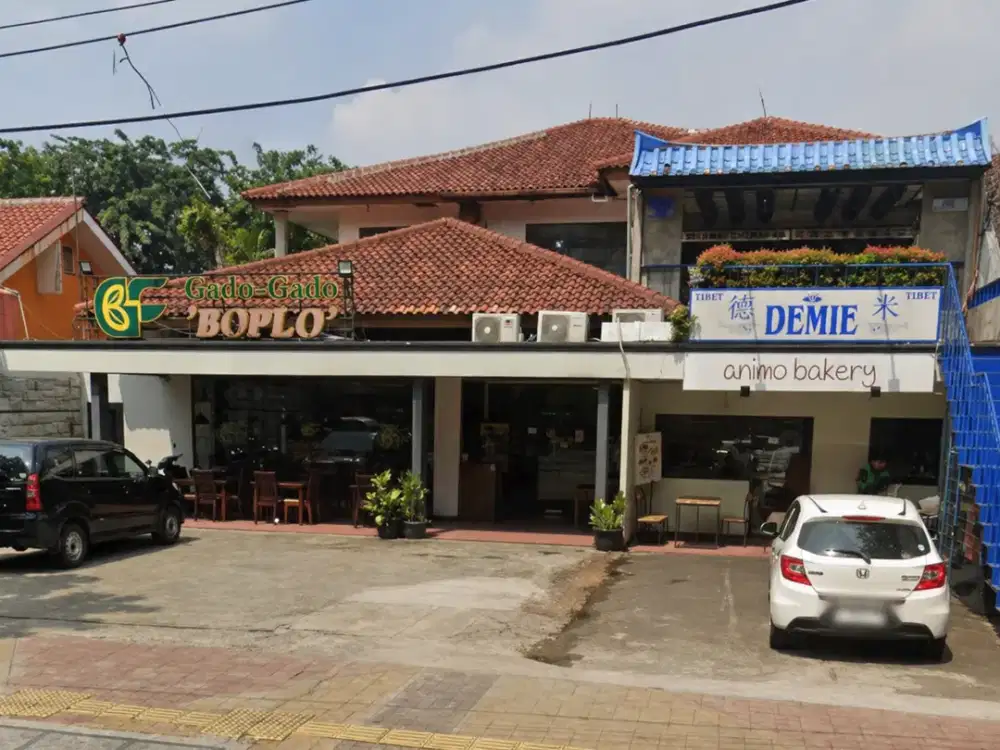 di Jual Tanah + Bangunan di jalan raya utama Tebet, saat ini sedang tersewa gado-gado boplo