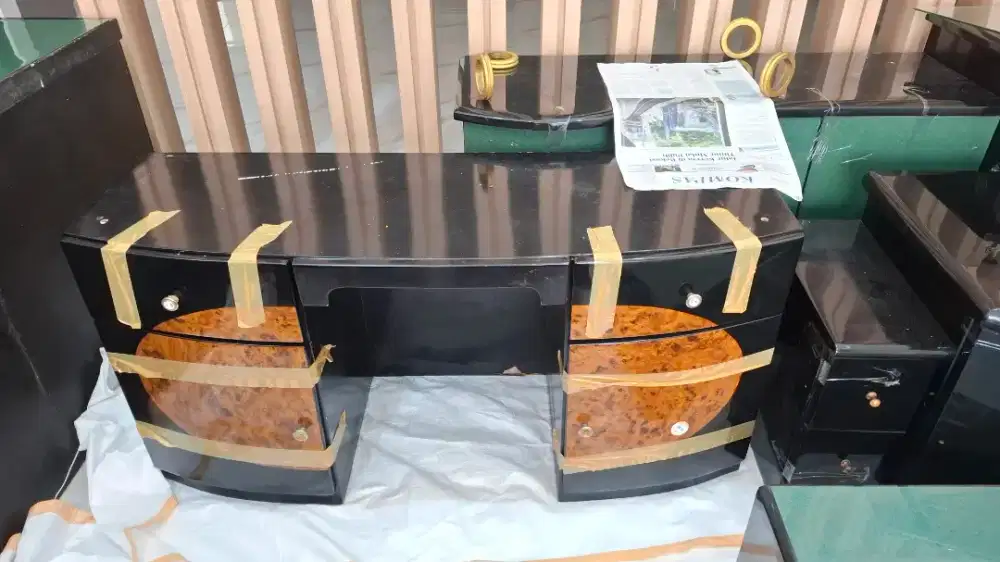 Meja nakas serbaguna