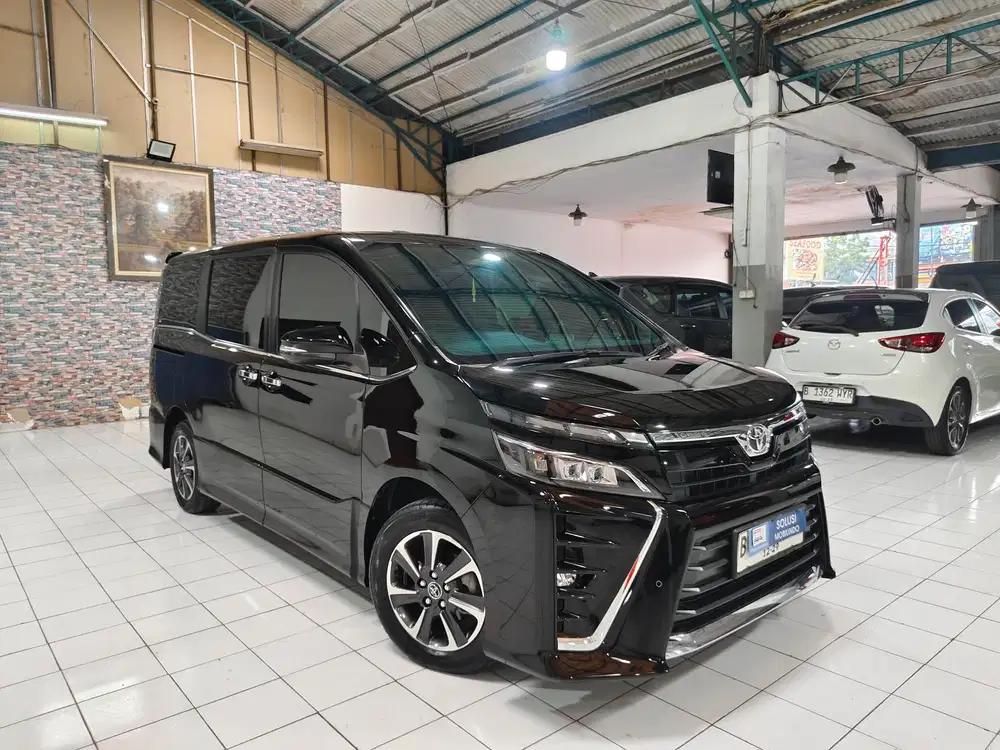 Toyota VOXY 2.0 Bensin AT 2018 Hitam