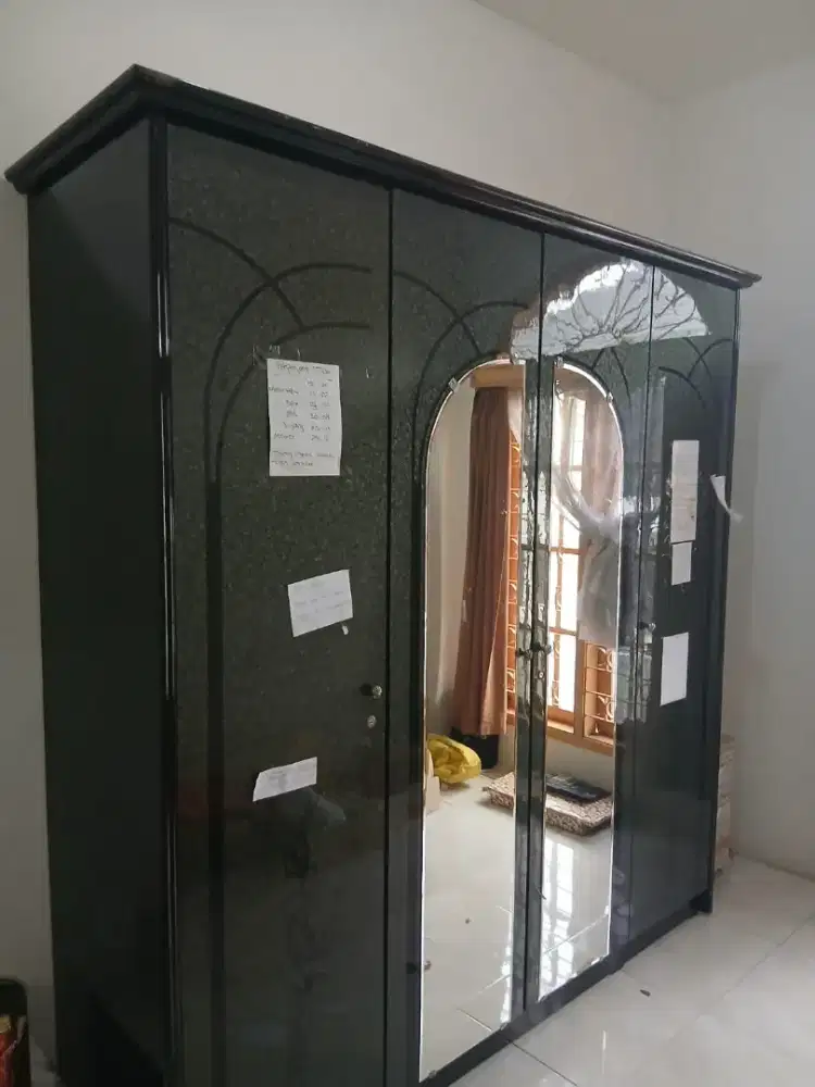Lemari 4 pintu bagus