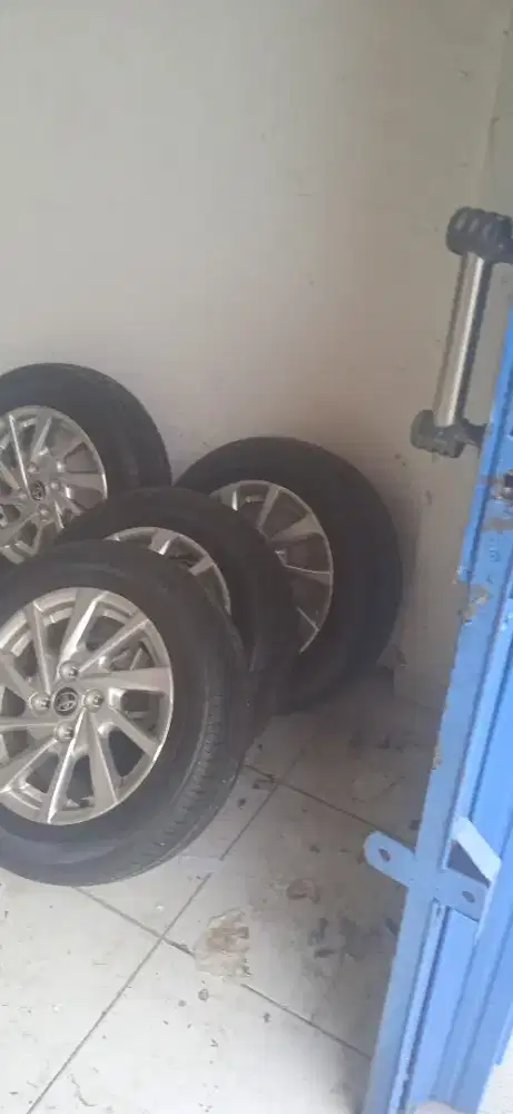 Jual cepat velg Ban mobil Agya