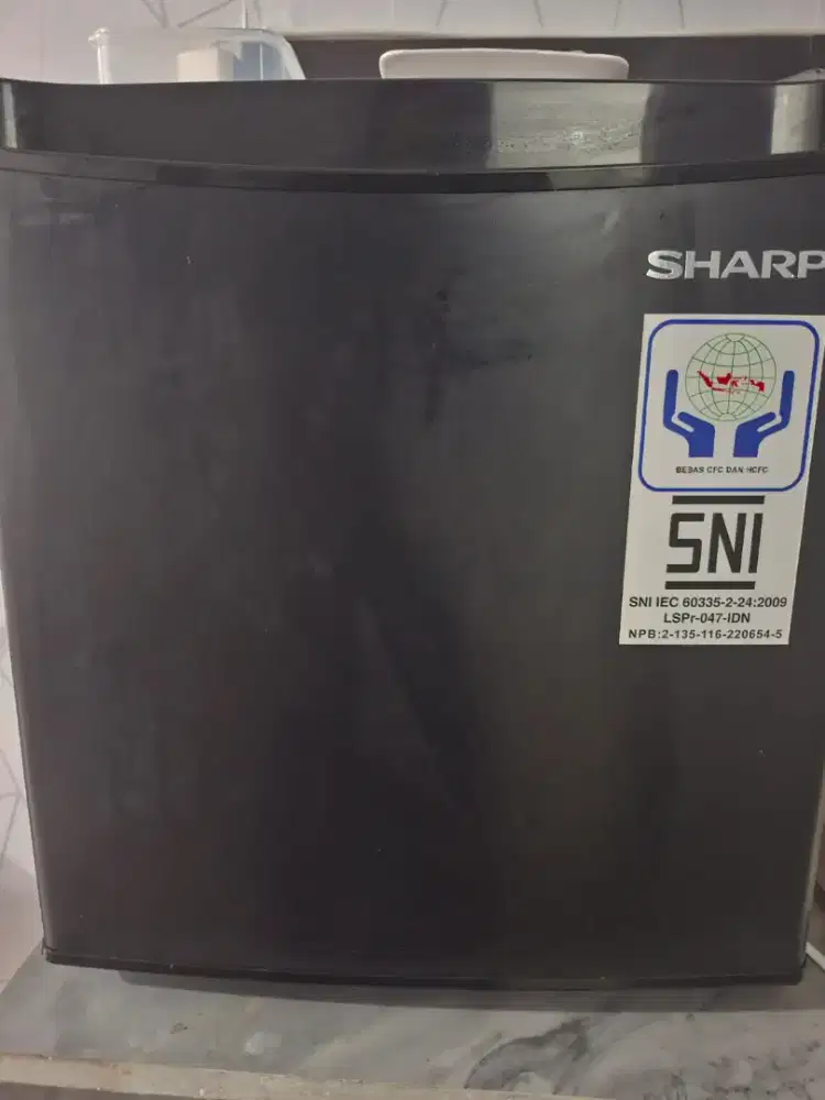 Kulkas mini Sharp SJ-50MB