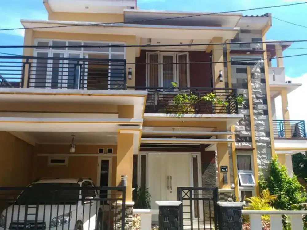 dijual rumah di bukit golf